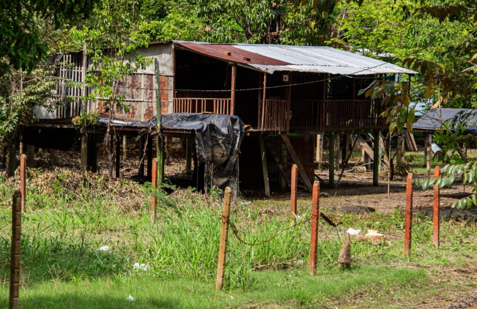 Verschillende inheemse gemeenschappen in Colombia zijn ontheemd geraakt sinds de FARC-guerrilla-dissidentengroepen met elkaar in botsing kwamen. Afbeelding door Juan Carlos Contreras.