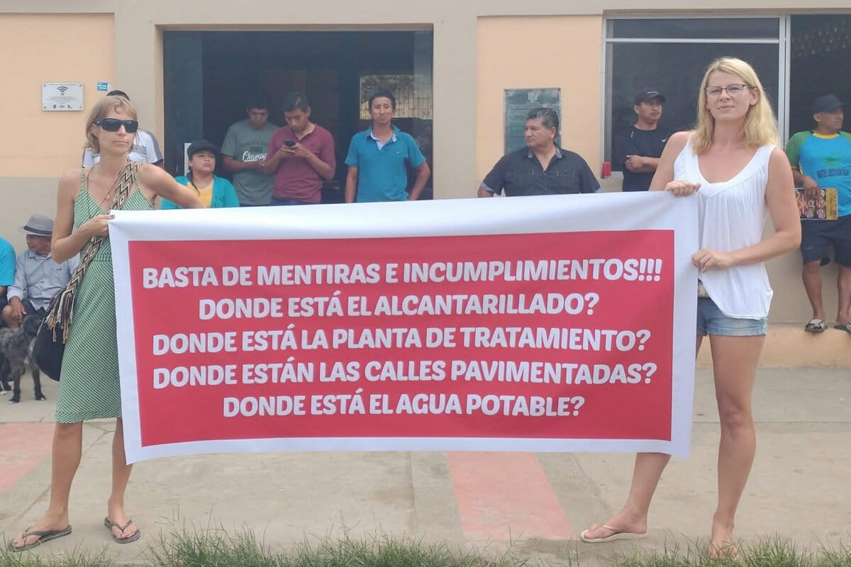 Monika Silva protesteert in Ecuador. Van Silva's Facebookpagina.