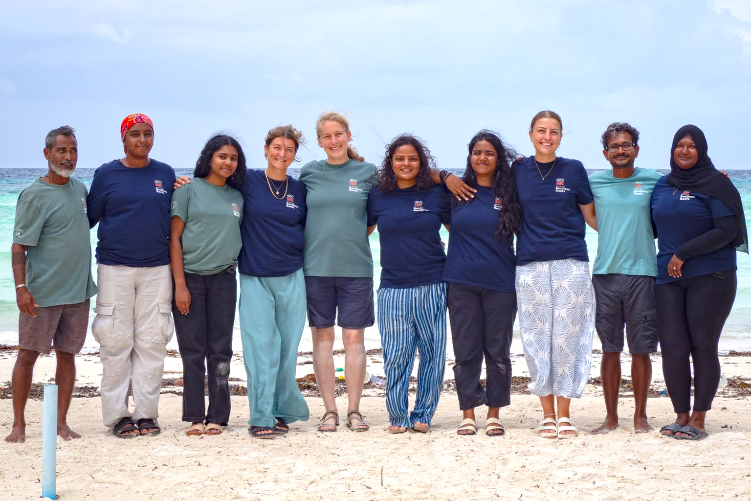 Het Maldives Resilient Reefs-team. Afbeelding met dank aan Shaha Hashim.
