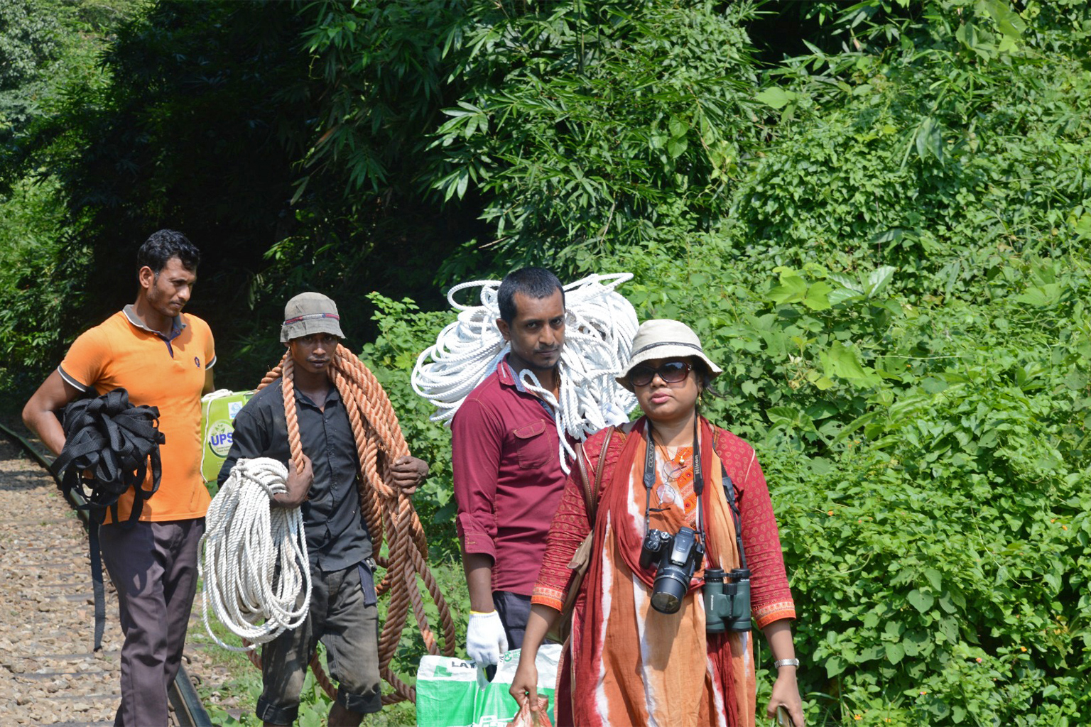 Habibon Naher en haar team installeren kabelbaanbruggen in Lawachara National Park. Afbeelding met dank aan Habibon Naher. 