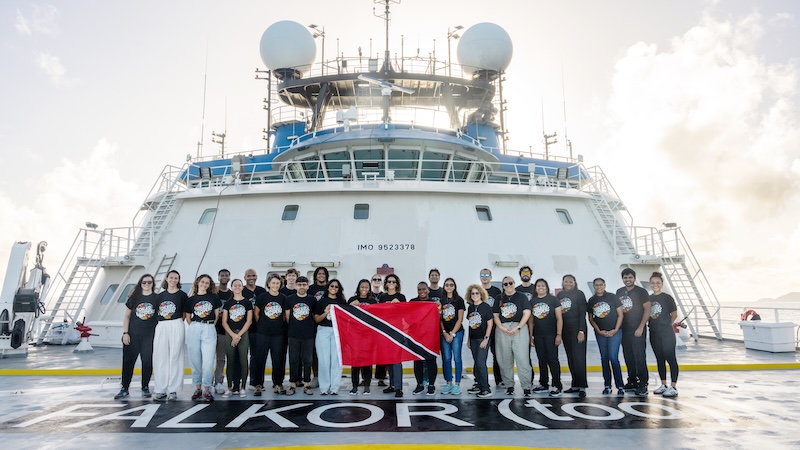 Expeditieteam dat zich op wetenschappelijk schip bevindt