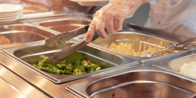 Nieuwe EU-regels zetten dierenwelzijn op het menu voor miljarden openbare maaltijden