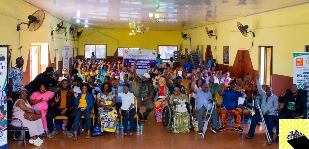 Town Hall Meeting over Community-Based Rehabilitation (CBR) voor de landelijke en stedelijke districten in het westelijke gebied, gehouden in Freetown