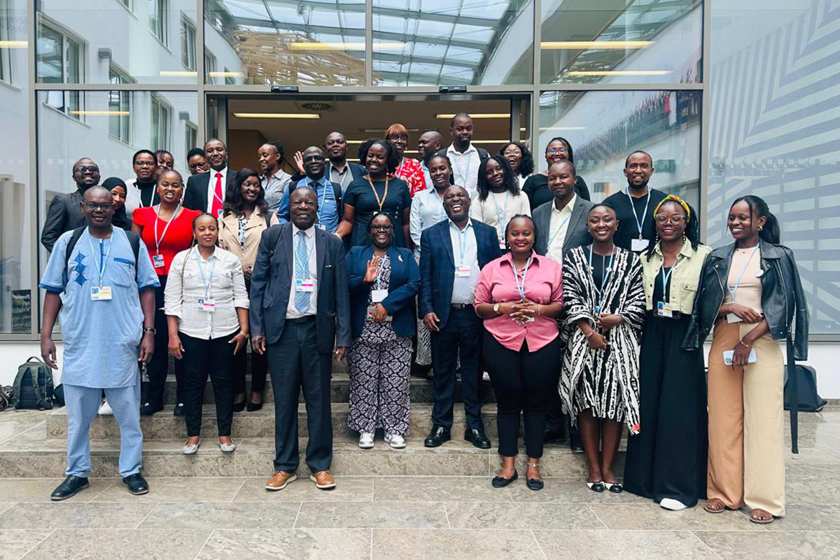 Terry Owino, uiterst rechts, tijdens een side-evenement in Bonn, Duitsland, samen met de Keniaanse landendelegatie na een evaluatie van de Keniaanse NDC's in juni 2025. 