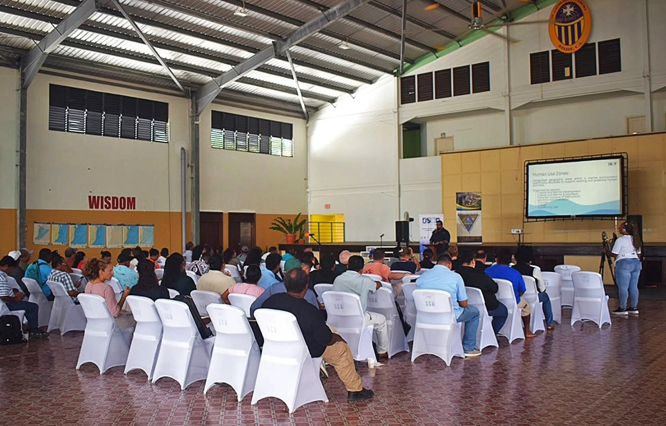 Een openbare validatiesessie voor het voorgestelde nieuwe mariene ruimtelijke plan van Belize, het Belize Sustainable Ocean Plan, in Belize City. Afbeelding met dank aan CZMAI.